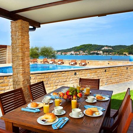 Lando Resort Kampor Luaran gambar
